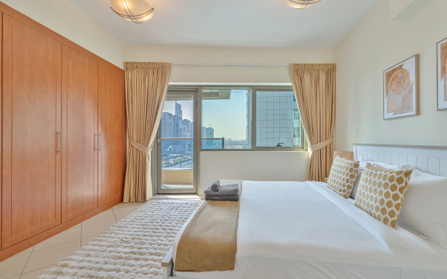 Marcopolo - Lavish 2BR next to Metro & Tram Apartments
