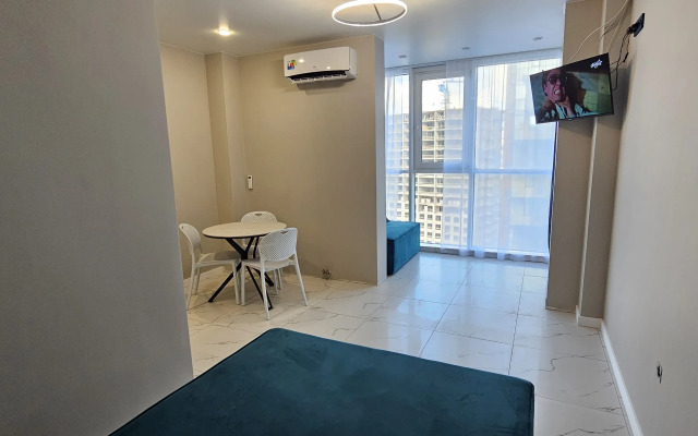 Апартаменты Светлая студия на Полковника Фесюна