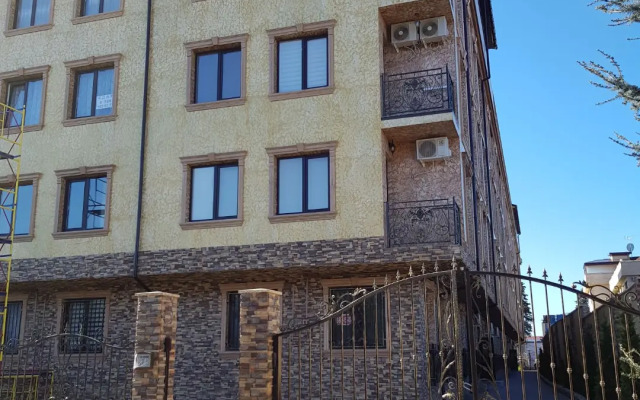 Na Nizhneimeretinskoy 143 Flat