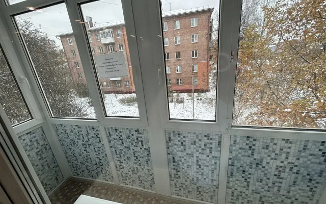 Na Prospekte Oktyabrya 40a Flat