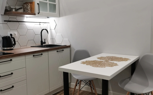 V Tsentre Sochi s Terrasoy i Zonoy Barbekyu Apartments