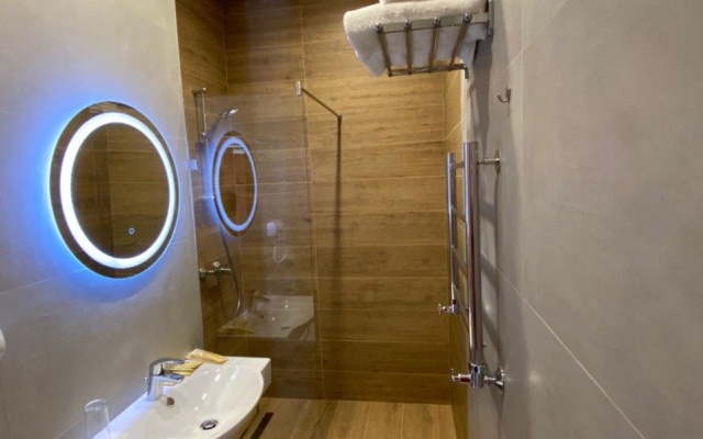 Двухместный номер Стандарт Улучшенный с балконом — фото 4