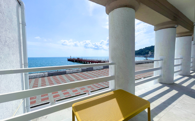 Port Hotel