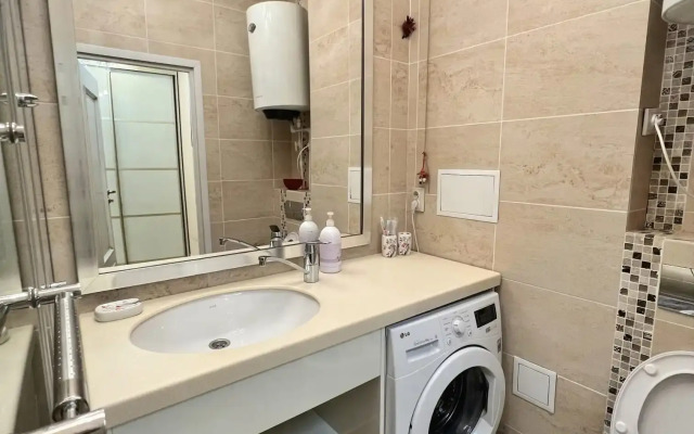 Amanzholova 65 Elitnaia Novostroika Flat