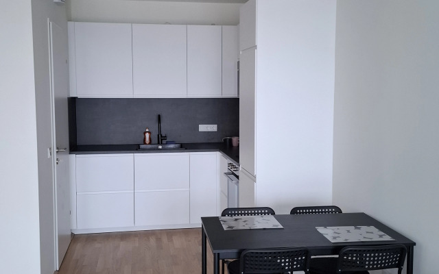 Zamechatelnaya Kvartira vo 2m Rayone Veny s Uyutnym Balkonom Flat