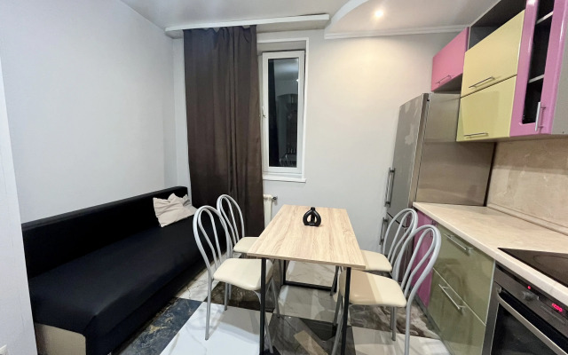 Layf Apart 2 kom-ya na ul. Granichnaya 38 Flat