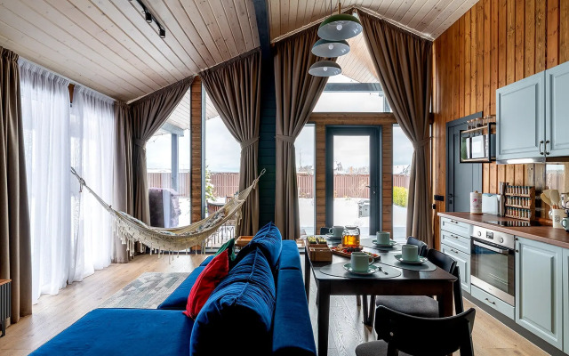 Zeleny Lug Private house