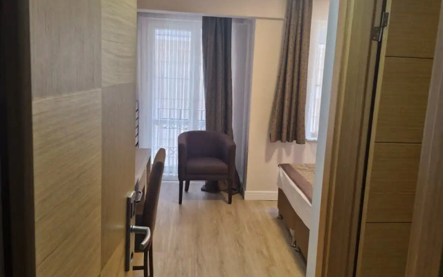 Pera Arya Hotel