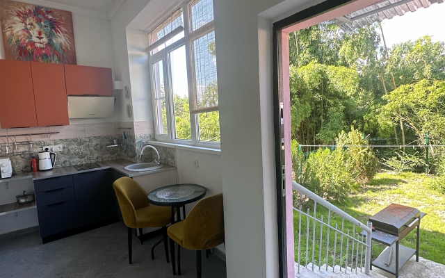 U Morya v Abkhazii Flat