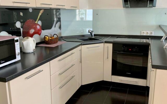 Апартаменты в центе Тюмени, Гелерея Вояж, Гор Сад