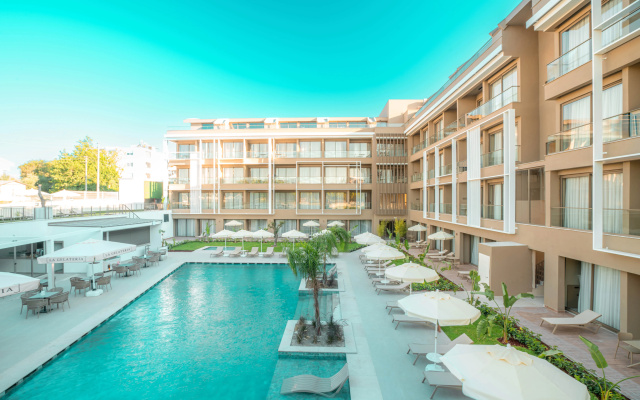 Prive Suite Side & Spa  (Adult Only 16+)