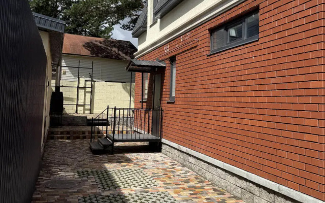 Na Shakhtyorov 28 (3) Private House