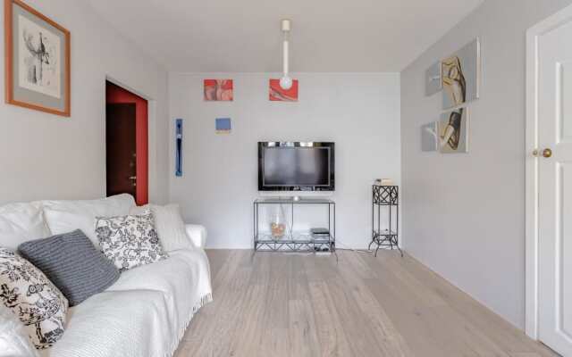 Flat Inn ryadom s Patriarshimi prudami vo Vspol'nom pereulke Apartments