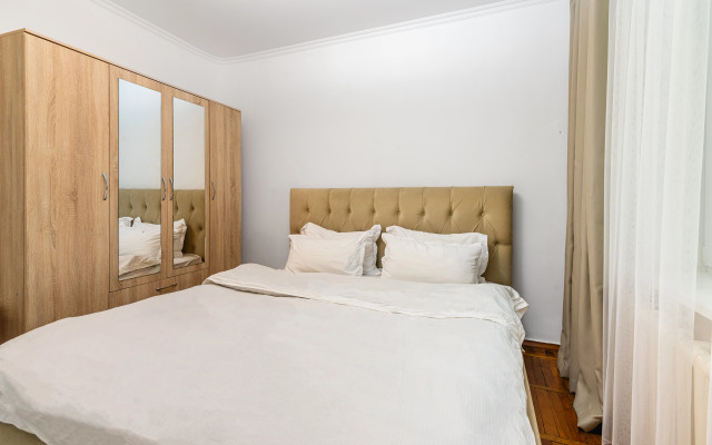 3-K v Tsentre Almaty Flat