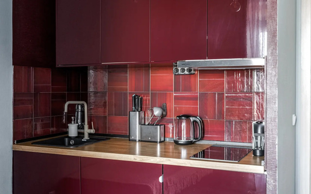 S balkonom i krasivym vidom u metro Apartments