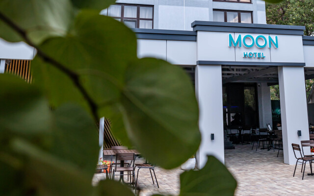 Отель Moon Hotel