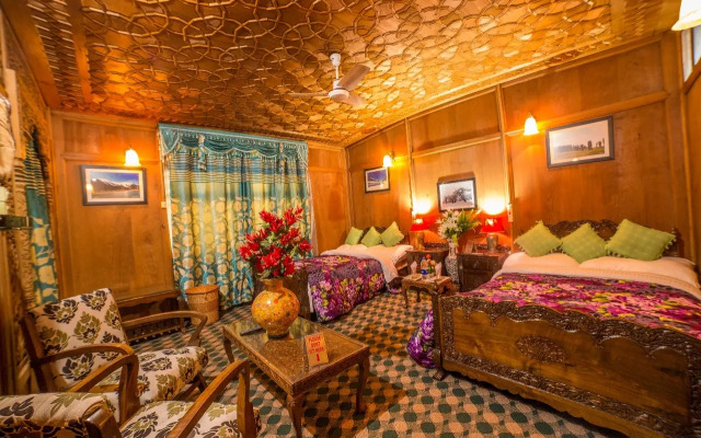 Отель Swan Group Of Houseboats