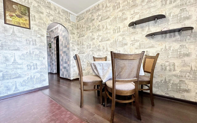 Dvukhkomnatnaya s balkonom na Pritomskom Flat
