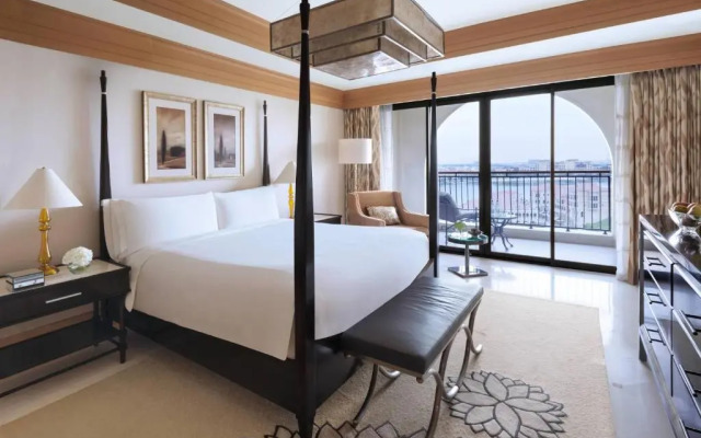 Отель The Ritz-Carlton Abu Dhabi, Grand Canal