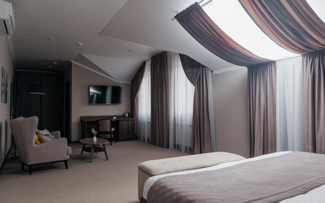 Отель Alex Royal