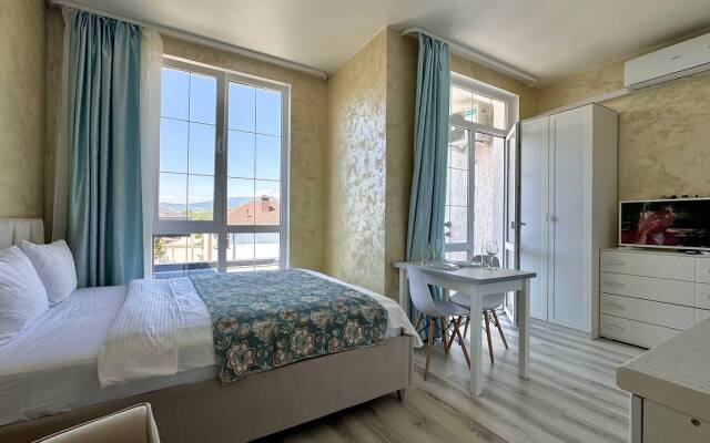 With balconies and mountain views on Meletyan 5a Flat