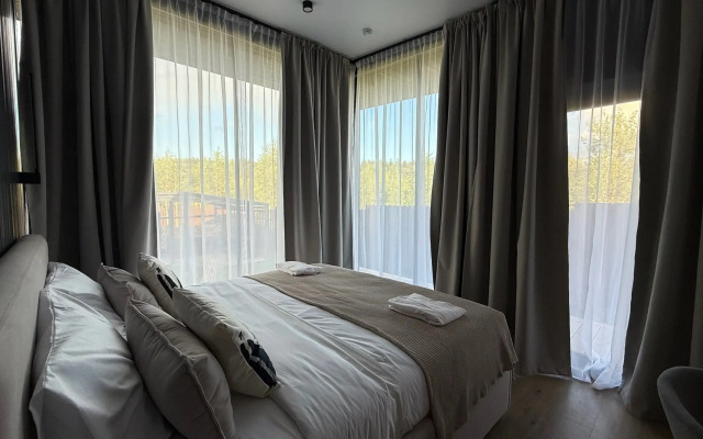 Частный дом Большой Панорамный у реки с сауной и камином