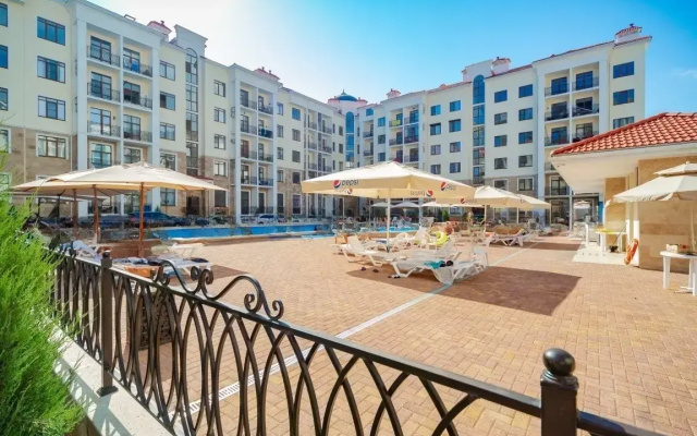 Apartamenty s Balkonom  Pervaa Beregovaa Linia Letnij Bassejn ot Home Group