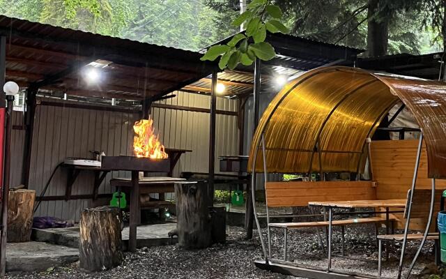 V Gostyah U Skazki Guest house