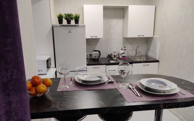 V Tsentre Neftyanikov Flat
