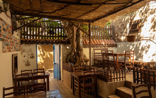 Tarihi Rum Konağı Antikhan Bed&Breakfast