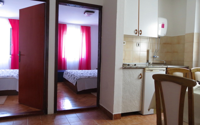 More 1/4 Apartments