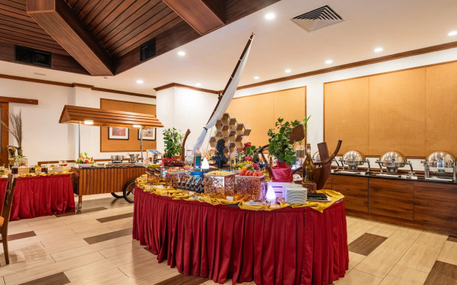 Hulhule Island Hotel