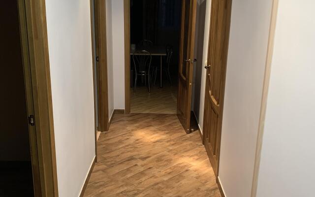 Novomihalovskaya Flat
