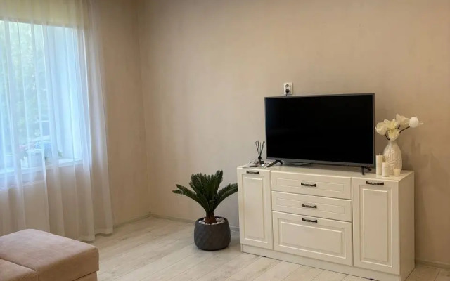 Na Ogorozhennoy Territorii v Zelenom Tikhom Rayone Apartments