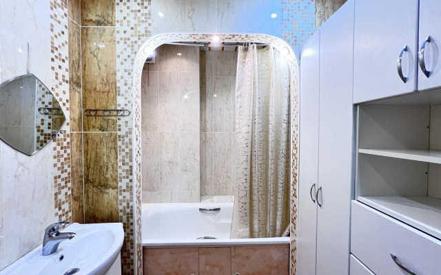 S Sovremennym Remontom I Bytovoy Tekhnikoy Flat