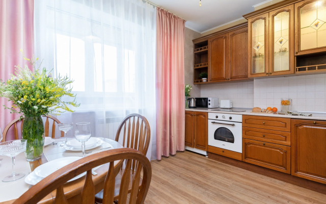 Semejnaya Dvuhkomnatnaya u Zooparka s Gamakom na Lodzhii Flat