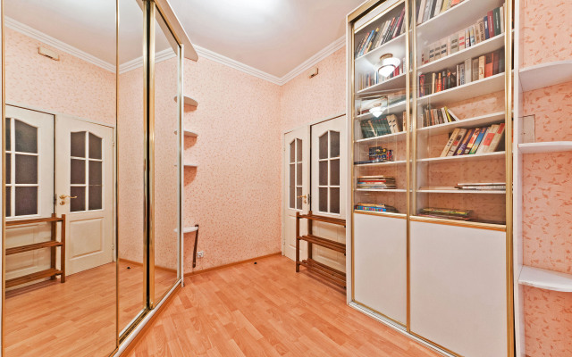 Na Mokhovoy Apartments
