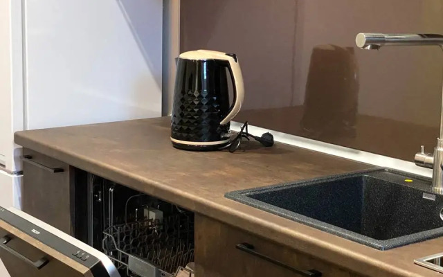 Апартаменты-студия улучшенная с кроватью двуспальным диваном и гардеробной 2 этаж