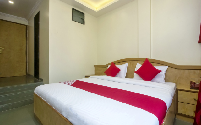 New Uttam Hira Palace Hotel