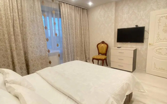 Квартира Шикарная двушка в витринными окнами