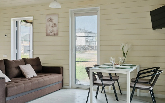 Частный дом с сауной, детской и спортивной площадкой