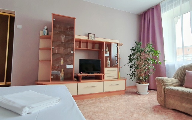 Prospekt Kalinina u ploschadi Oktyabrya flat