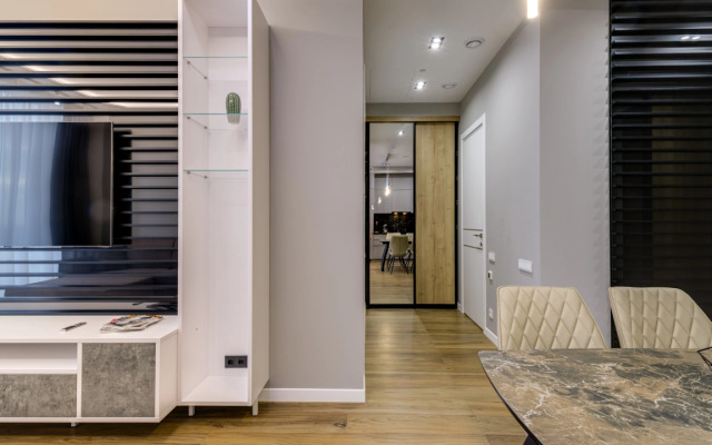 38th Floor, Stylish Apartment with Private Park