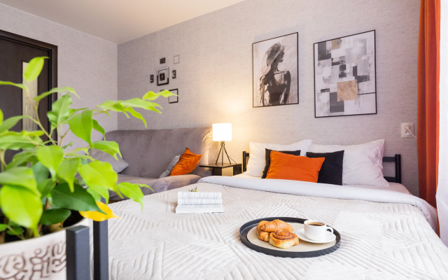 Квартира Яркая двушка у жд вокзала и Метро