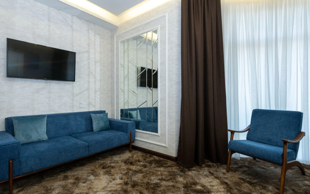 Garnet Hotel
