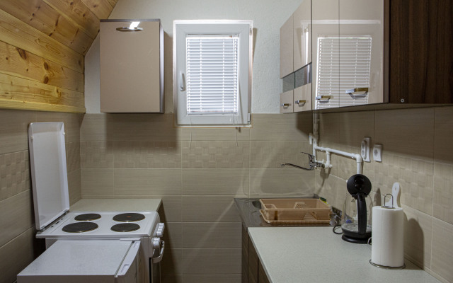 Cheerful Holiday Home Ideal For 6 People Guest House