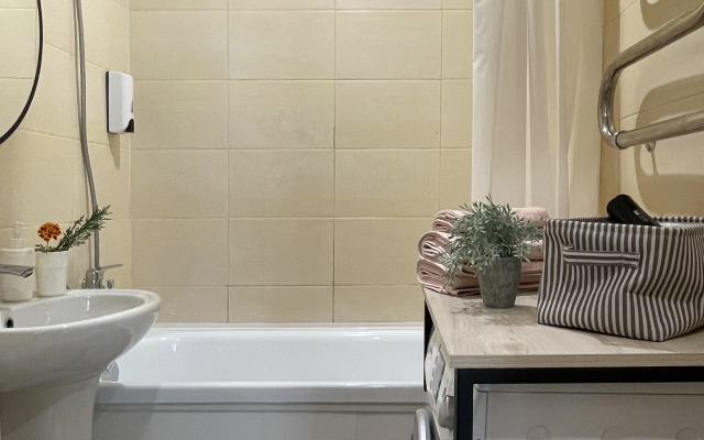 Na Novoluchanskoy Vozle Kremlya Flat
