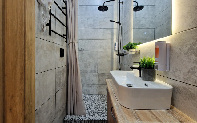 Dom S Gargulyyami Hotel