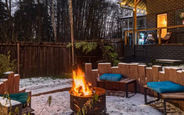 Частный дом с бaнeй на дpoвaх Harmony