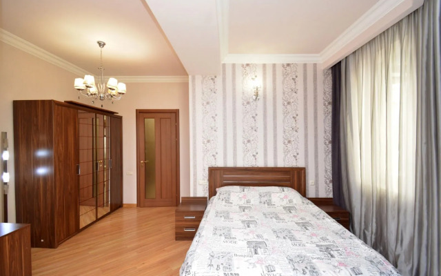 3-komn. v tsentre goroda na Severnom prospekte Flat HH550